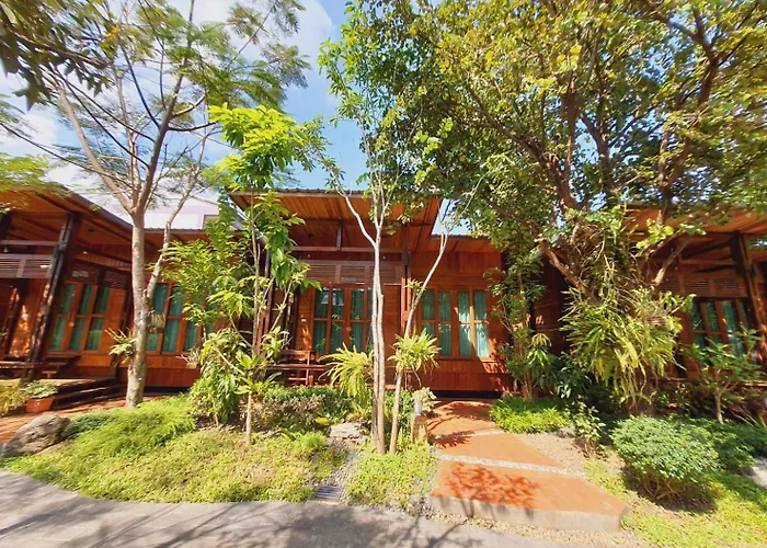 Areeya Phubeach Resort Wooden House