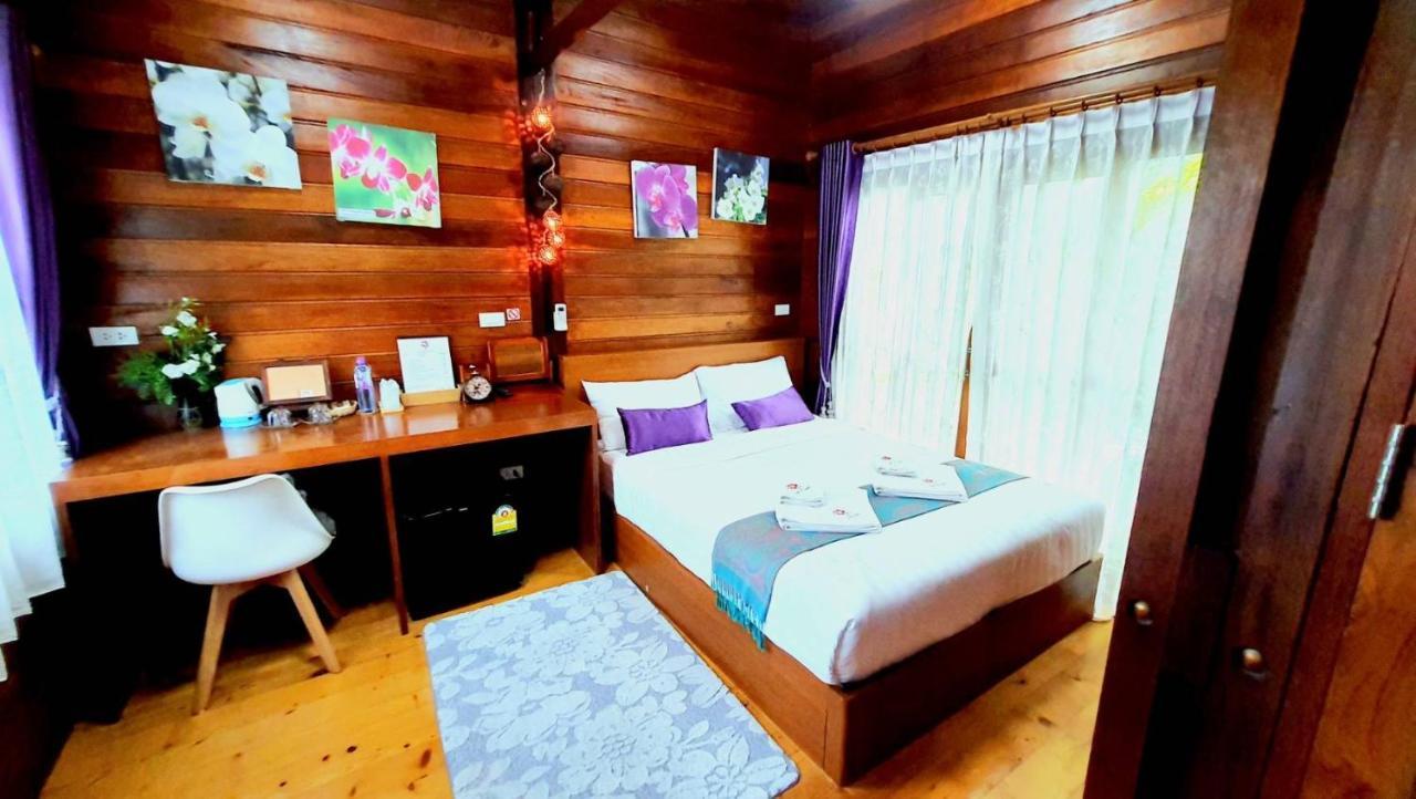 Chalet Areeya Phubeach Wooden House Ban Chong Phli