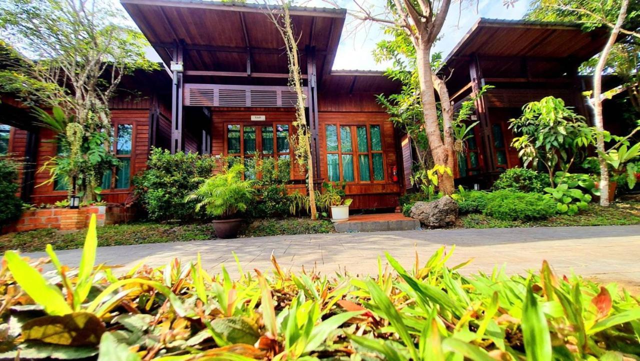 Areeya Phubeach Wooden House Ban Chong Phli