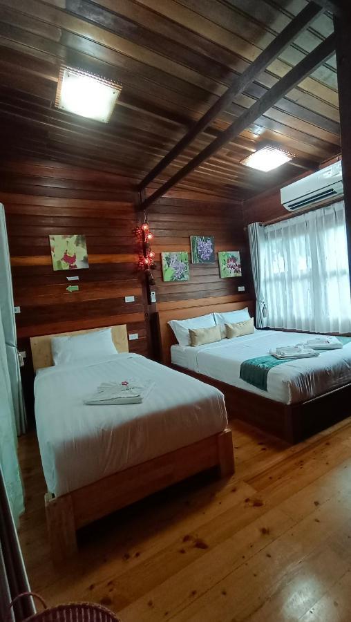 Areeya Phubeach Wooden House Ban Chong Phli