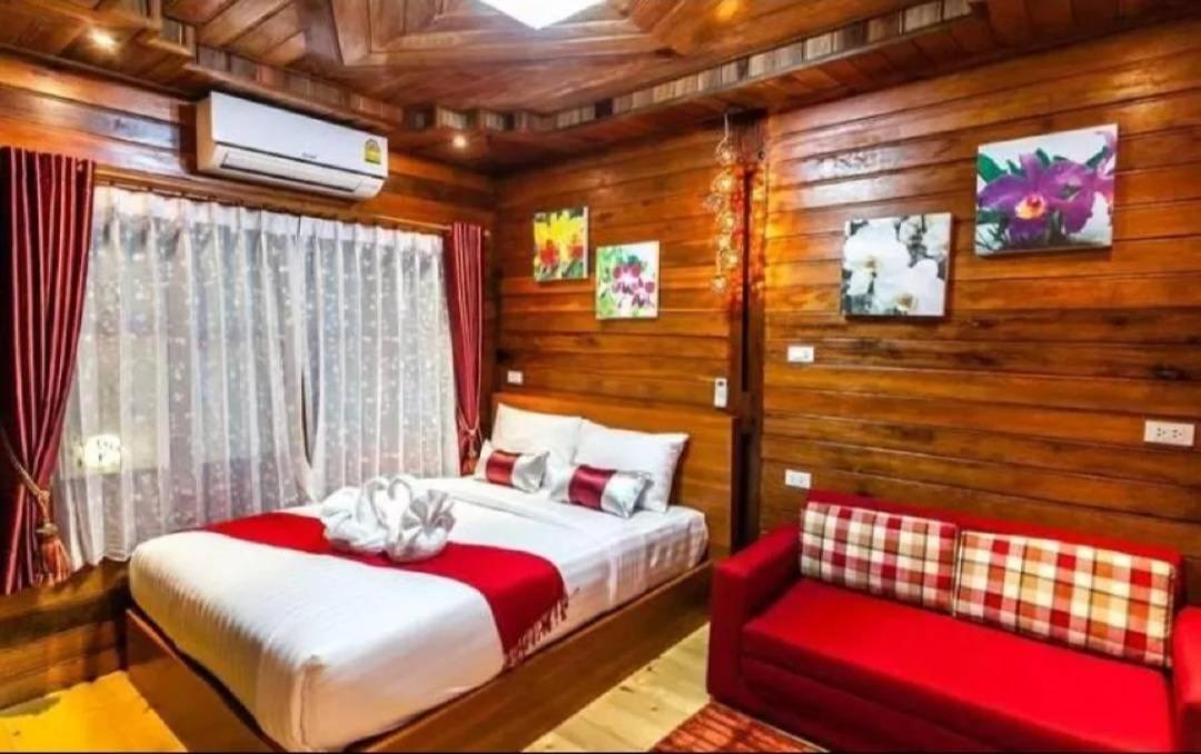 Chalet Areeya Phubeach Wooden House *