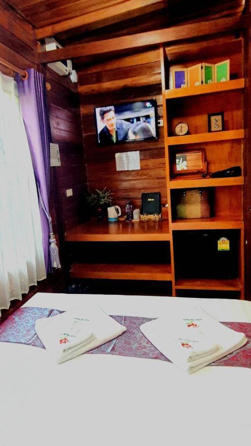 Chalet Areeya Phubeach Wooden House Ban Chong Phli