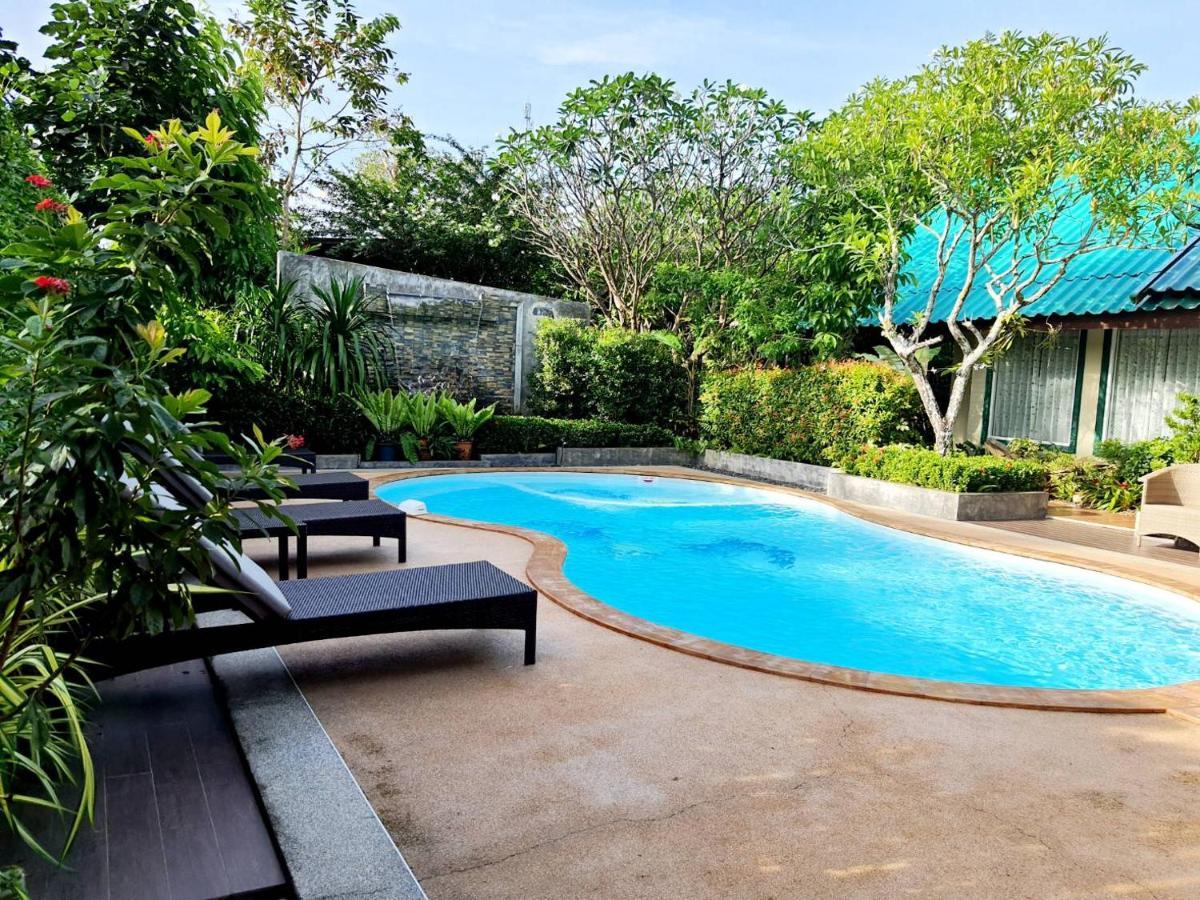 Areeya Phubeach Wooden House * Ban Chong Phli