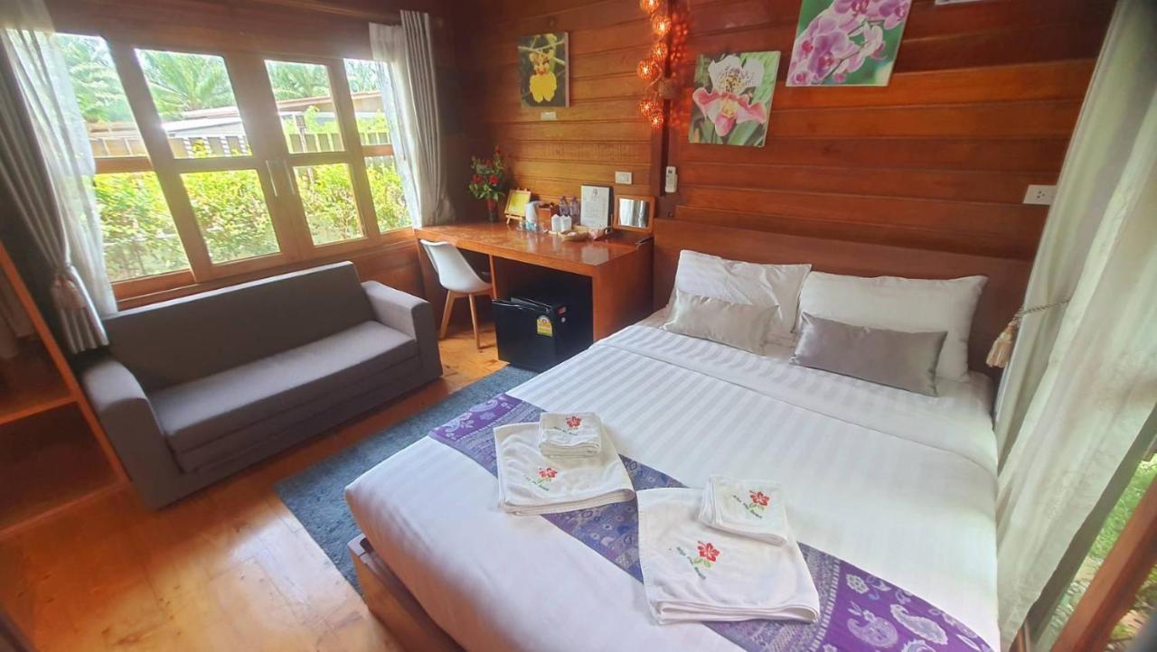 Areeya Phubeach Wooden House Chalet *