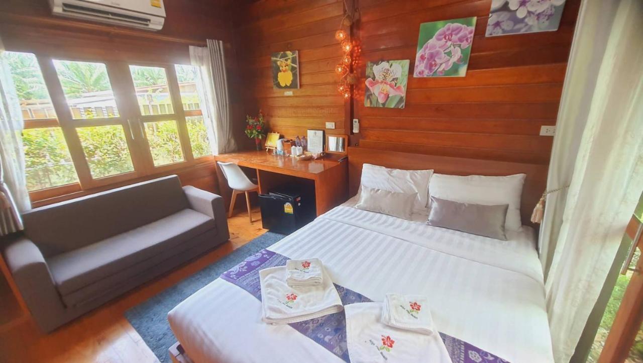 Areeya Phubeach Wooden House Chalet Ban Chong Phli