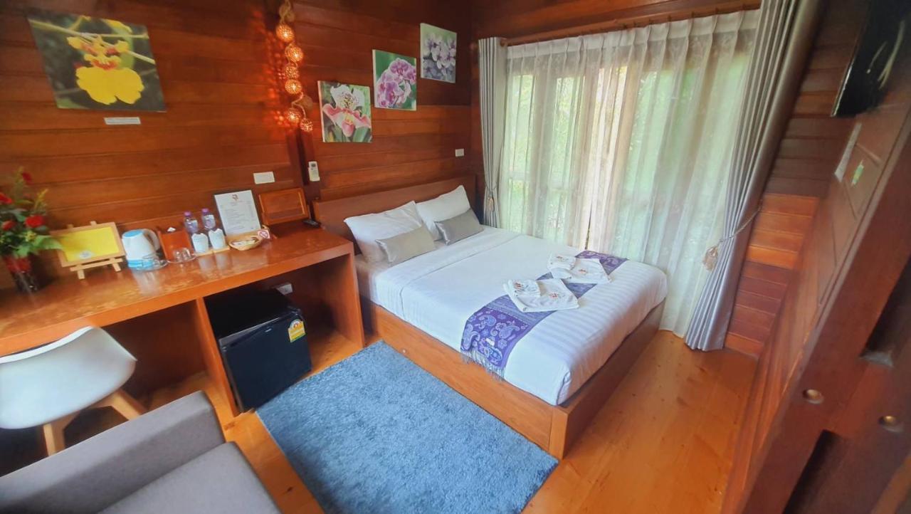 Areeya Phubeach Wooden House Chalet *