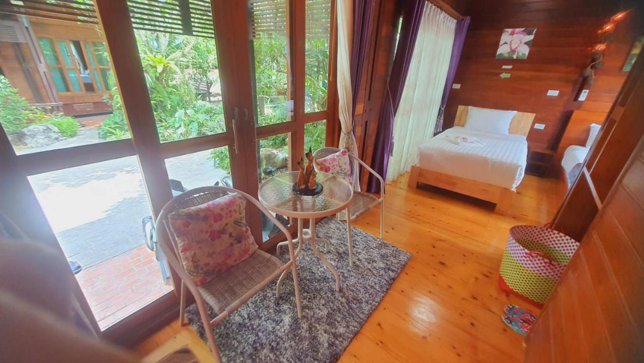 Areeya Phubeach Wooden House