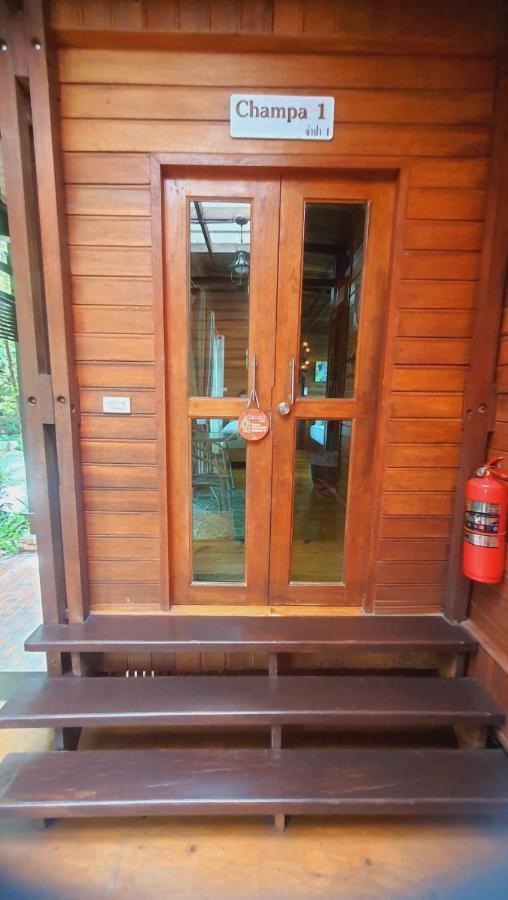 Areeya Phubeach Wooden House Chalet