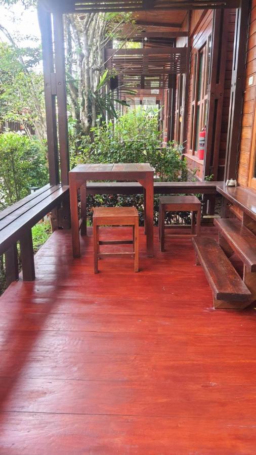 Areeya Phubeach Wooden House * Ban Chong Phli