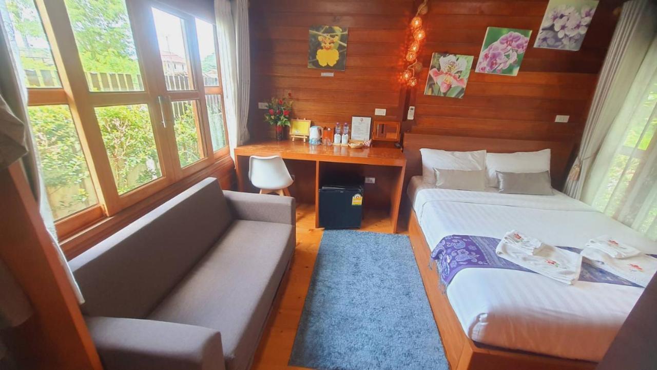 Areeya Phubeach Wooden House Chalet *