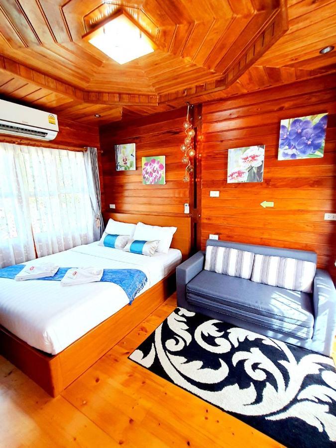 Chalet Areeya Phubeach Wooden House *