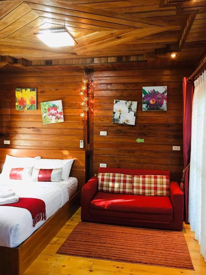 Areeya Phubeach Wooden House * Ban Chong Phli